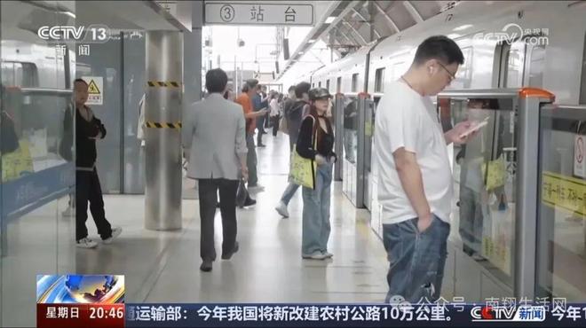 引起央视高度关注！记者在南翔站采访开元棋牌登台！11号线板凳族问题(图3)